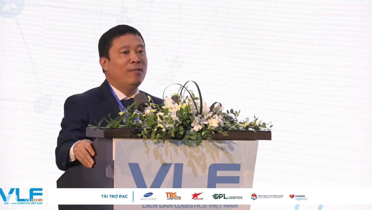 Ông Thân Đức Việt - Tổng giám đốc Tổng Công ty May 10 trình bày tại Diễn đàn Logistics