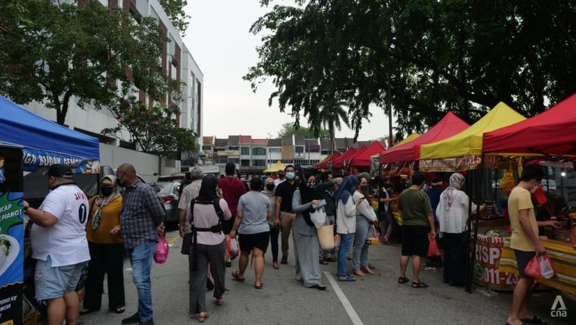 Phiên chợ Ramadan ở Taman Tun Dr Ismail (TTDI), Kuala Lumpur, Malaysia. Ảnh: CNA