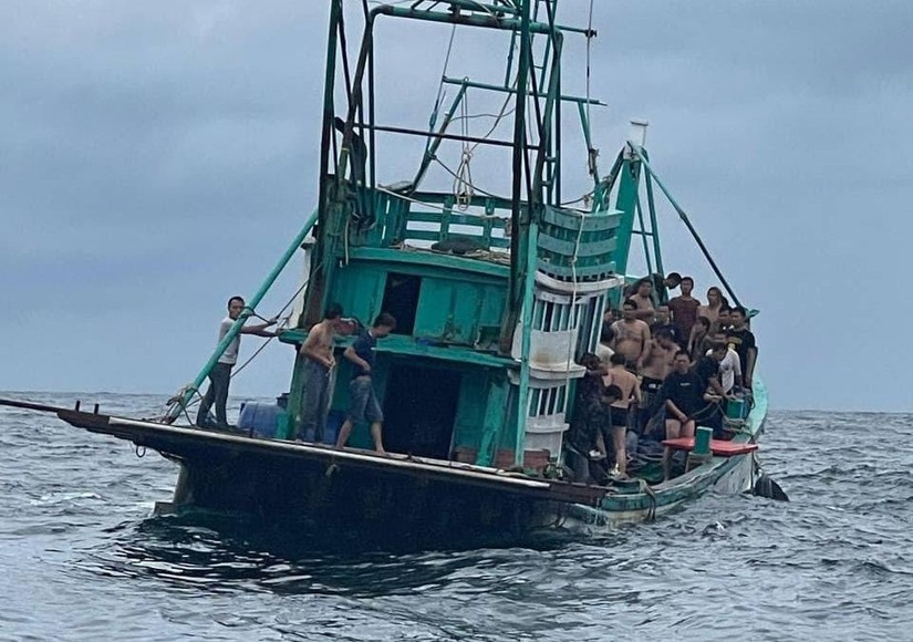 41 người Trung Quốc trên con thuyền bị lật. Ảnh: Khmer Times
