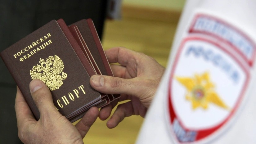 Ukraine đề xuất bỏ tù các quan chức địa phương mang hộ chiếu Nga