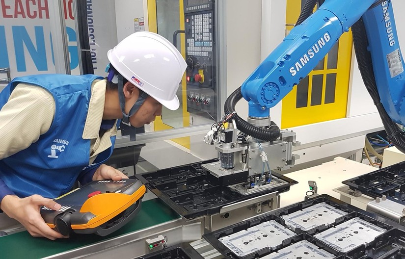 Đầu năm nay, Samsung đã rót thêm 920 triệu USD đầu tư vào Việt Nam với mục đích mở rộng sản xuất, bao gồm sản xuất bảng mạch và mô-đun cảm ứng.